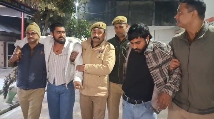 muzaffarnagar me sp city pr chadhai scorpio मुजफ्फरनगर में एसपी सिटी के ऊपर चढ़ाई स्कॉर्पियो